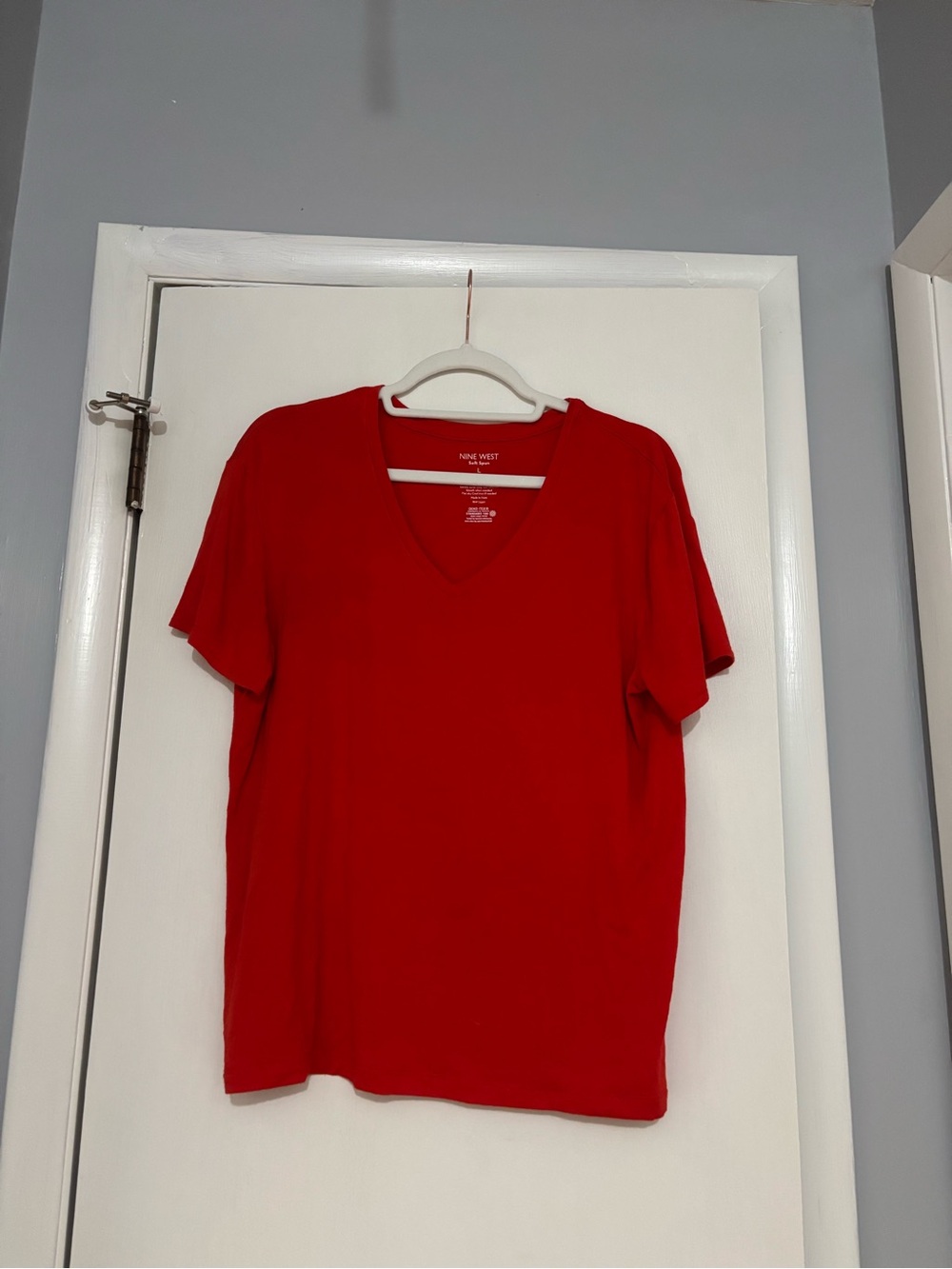 Nine West Red V-Neck Short Sleeve Tee